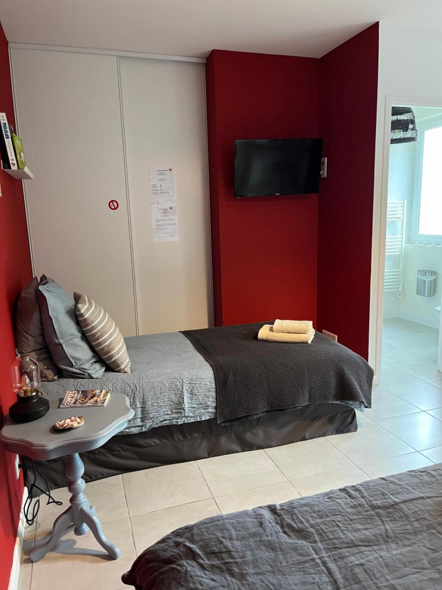 Bed and Breakfast L'Atelier De Mezareun Ushant Екстер'єр фото