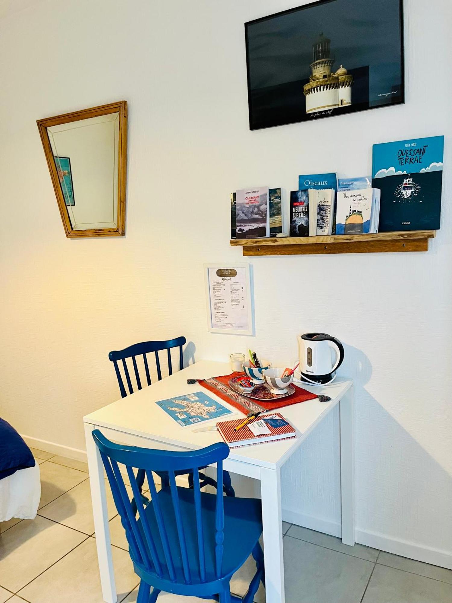 Bed and Breakfast L'Atelier De Mezareun Ushant Екстер'єр фото