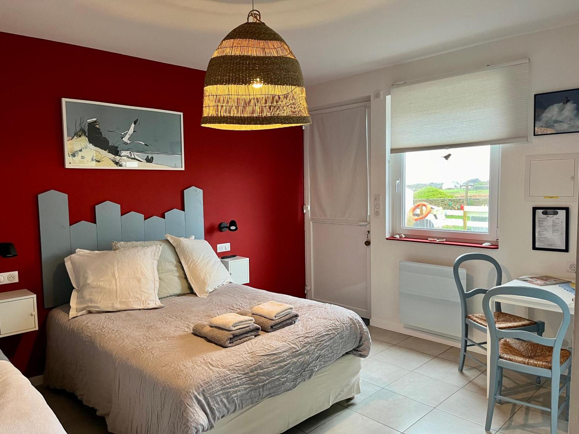 Bed and Breakfast L'Atelier De Mezareun Ushant Екстер'єр фото