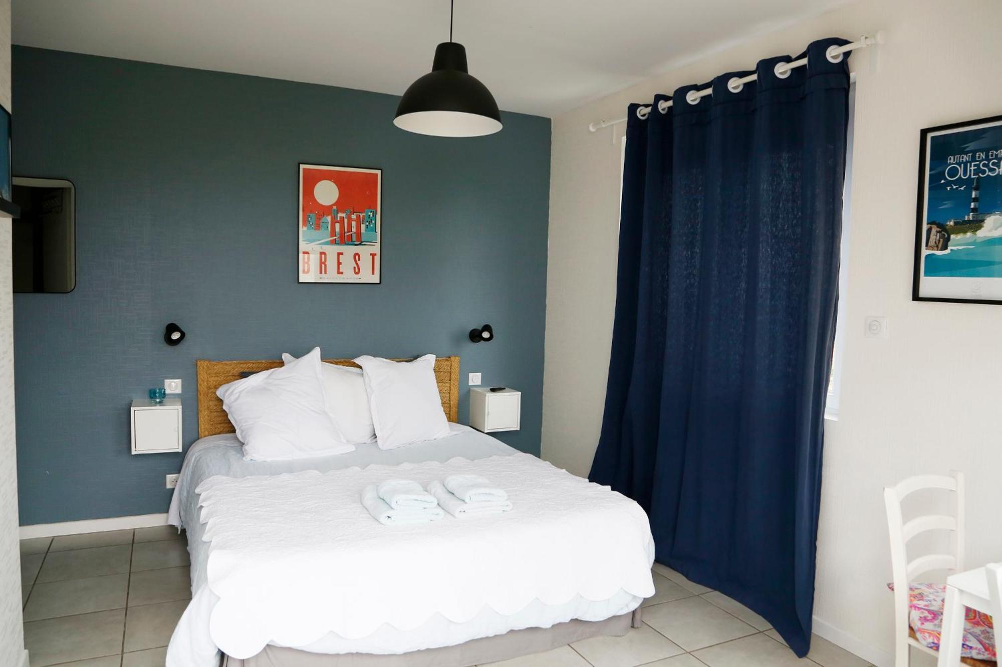 Bed and Breakfast L'Atelier De Mezareun Ushant Екстер'єр фото